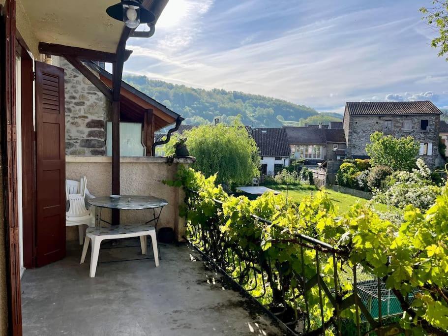 La Petite Ourse Maison De Village A Oust Екстериор снимка