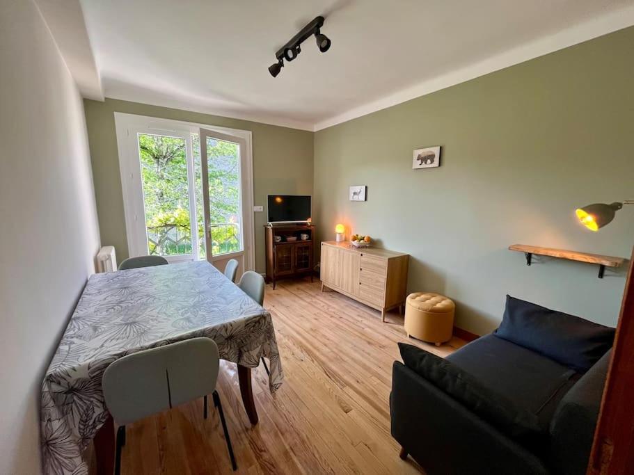 La Petite Ourse Maison De Village A Oust Екстериор снимка